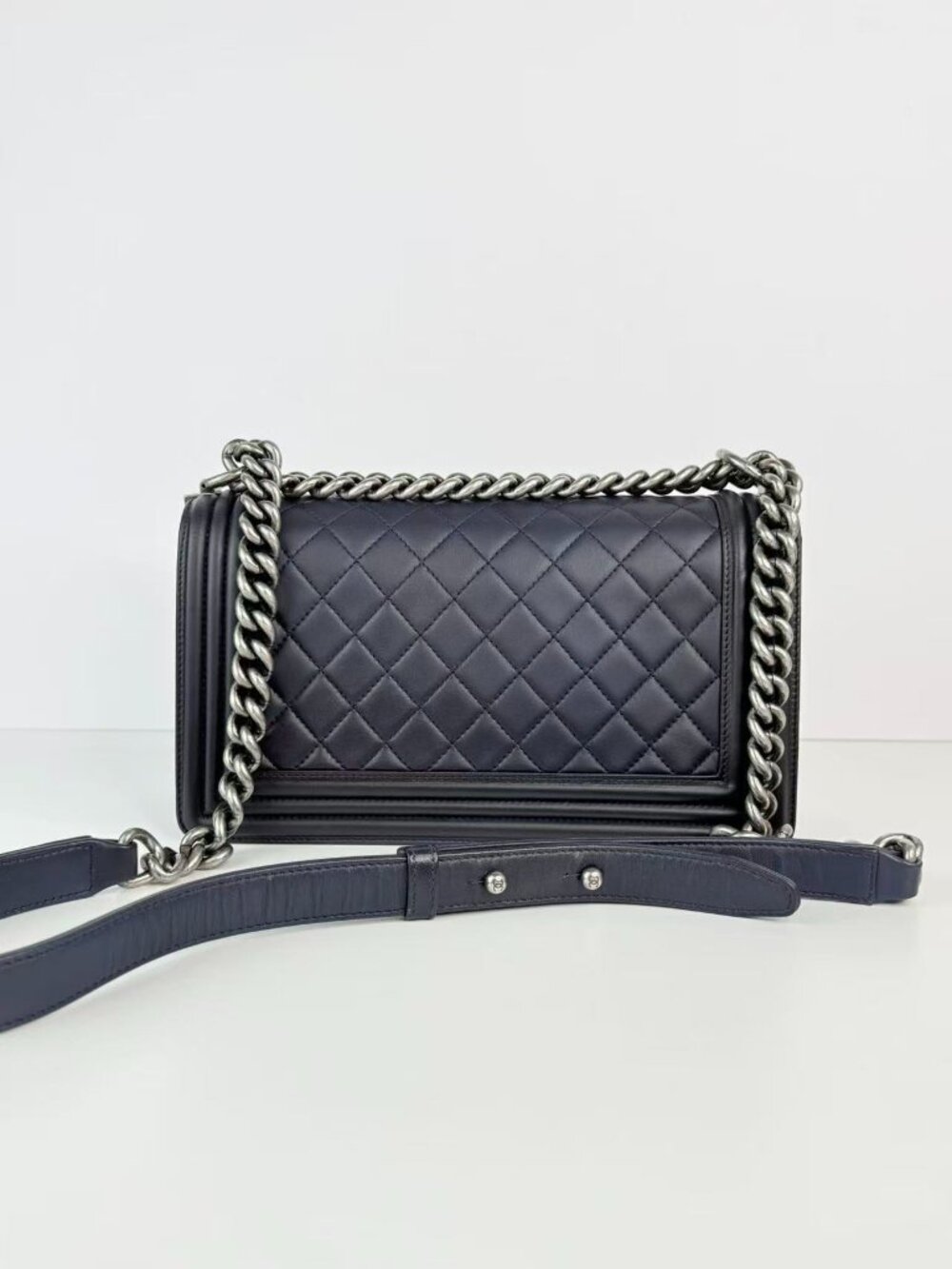 Channel the boy crossbody bag - Picture 3 of 12